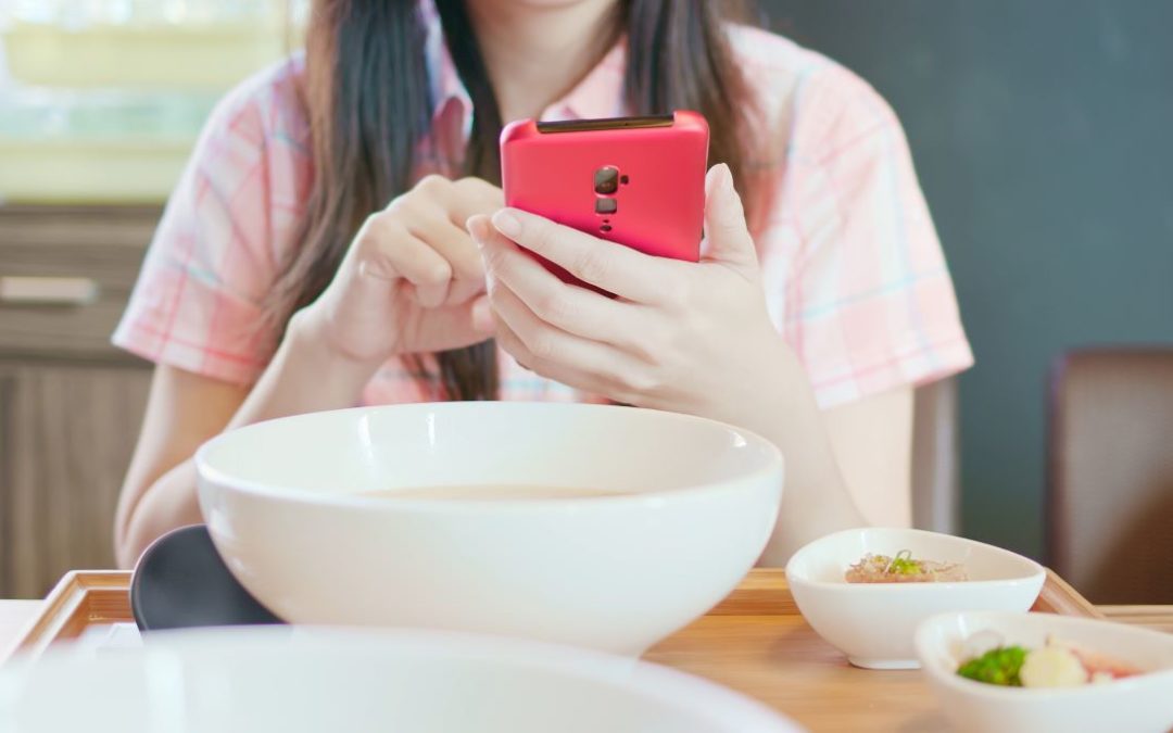 Egy tokiói étterem megtiltja a telefonozást evés közben